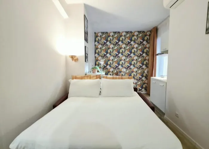 Romi בית הארחה 4*